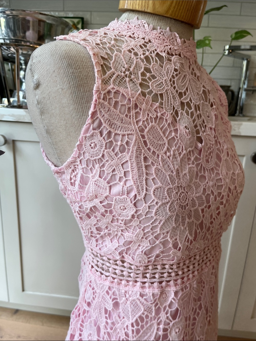 Eilly Bazar Sleeveless Baby Pink Lace Shift Dress - Elegant Floral Crochet - Picture 5 of 11